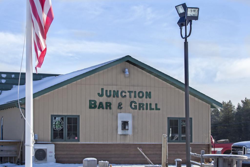 Junction Inn Suites & Conference Center Babbitt Экстерьер фото
